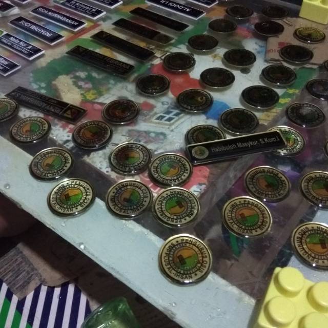 Pin kuningan resin