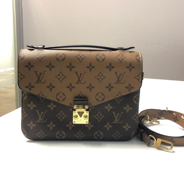 Preloved LV Metis Reverse 2017. LIKE NEW Complete with dust bag and receipt. Muluuuusss