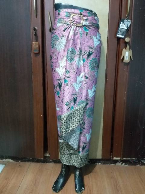 Rok lilit semi sutera putih dan dusty