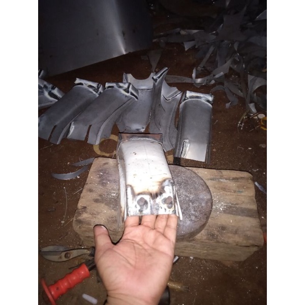 sambungan spakbor belakang gl100 bahan plat