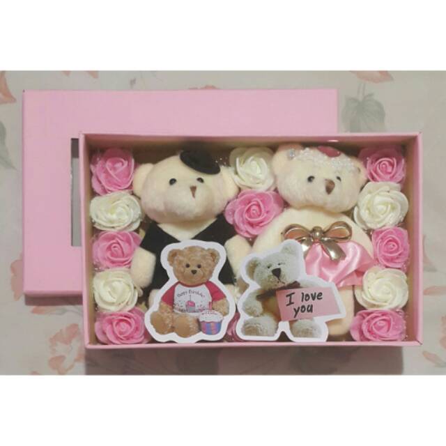 

Giftbox, kado ulang tahun, kado valentine, kado anniversary, boneka, bunga