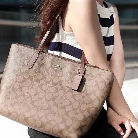 Banyak Dipakai.. 【PENGIRIMAN GRATIS】 COACH Baru Wanita Presbyopia Klasik Kasual High Sense Fashion T