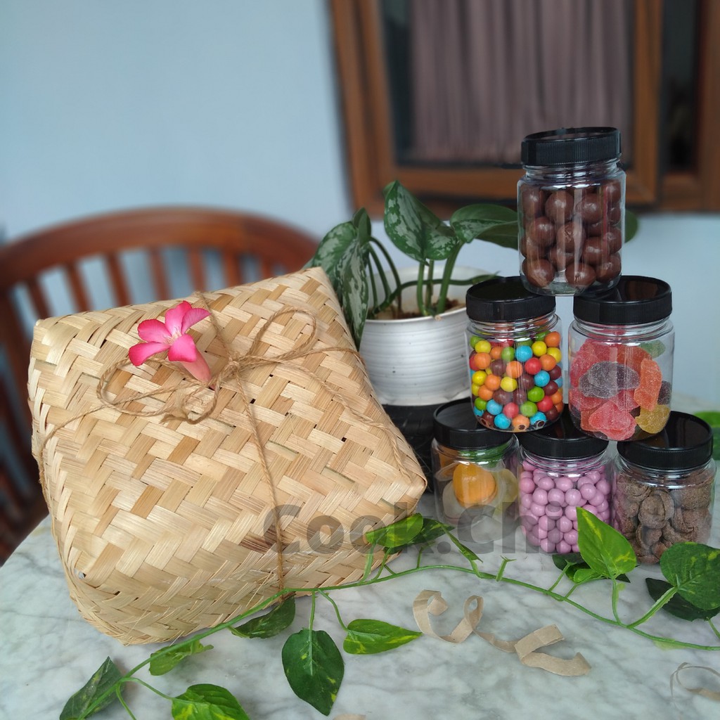

Hampers Lebaran / Hampers Idul Fitri / Makanan Lebaran / Coklat Lebaran (Coklat + Permen)