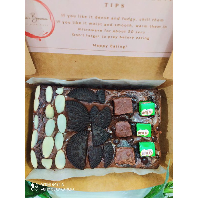 Brownies Bella Brownies Panggang Premium MELTED topping Silverqueen Milo Almond Oreo Personal Size II HAMPERS LEBARAN 2023