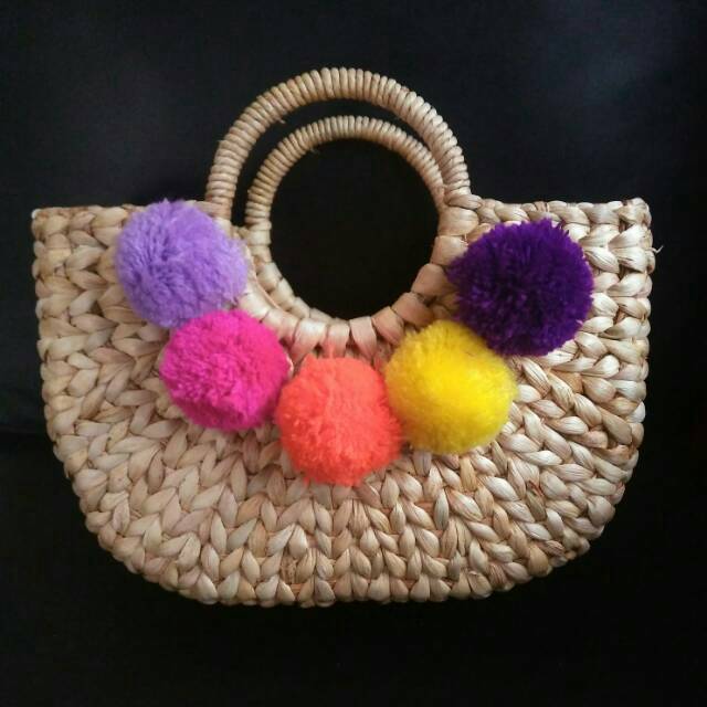 Tas Anyaman Jinjing Hiasan Pom Pom