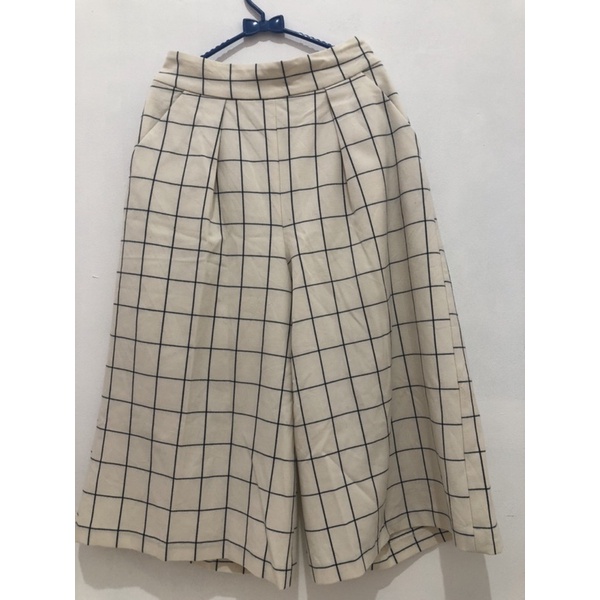 Preloved Celana Kulot Pendek Motif Garis Wanita