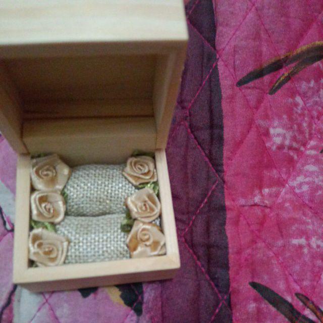 Kotak Perhiasan Cincin Kayu Rustic Ukuran 6x6x5cm