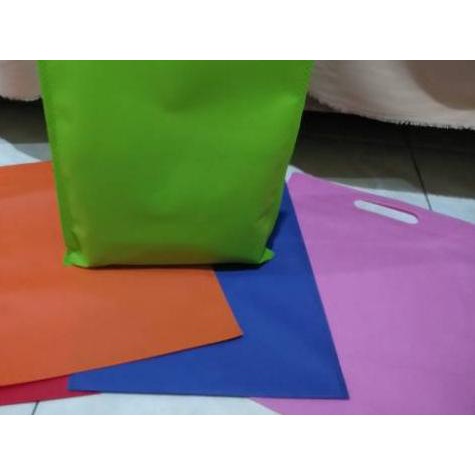 

Goodie bag Oval 25x35 (Paket ekonomis 100pcs) Mix warna