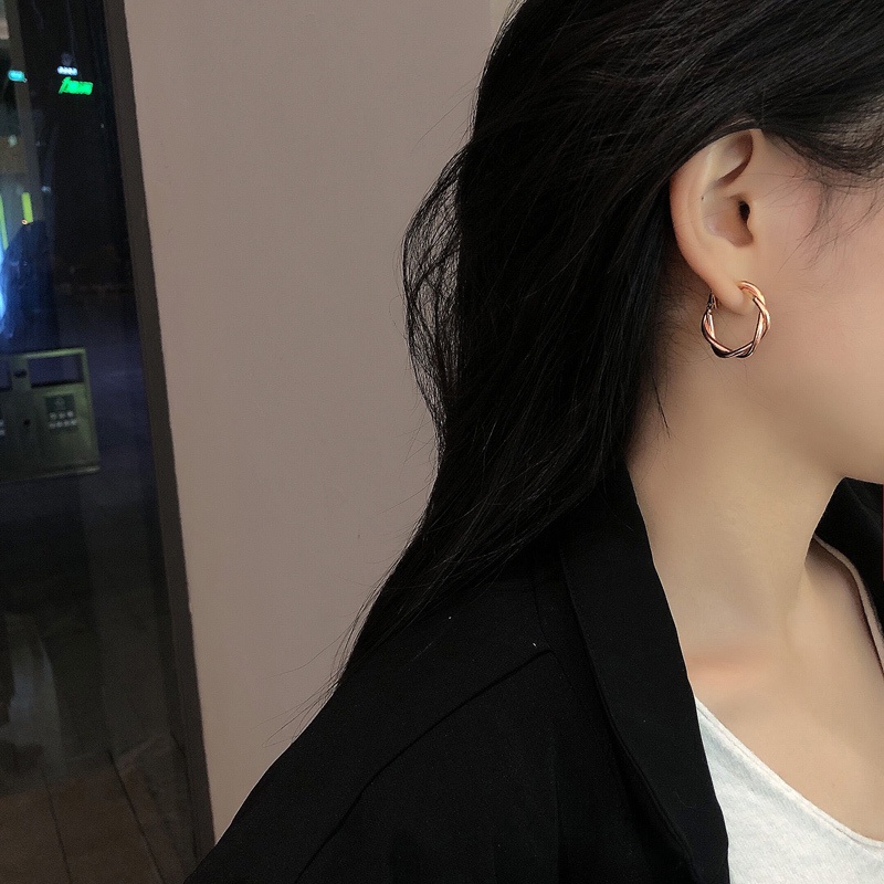 Anting Tusuk Model Twist Gaya Korea Untuk Wanita