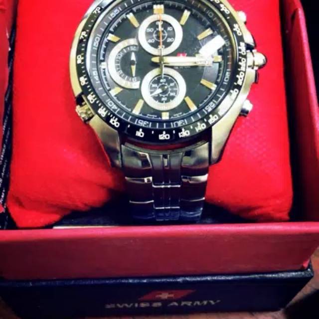 Arloji Pria Bahan Premium dan Kokoh Swiss Army