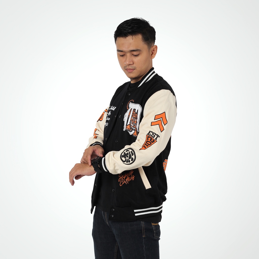 SKULLEND Jaket Varsity Baseball Vintage Pria Wanita Japanese Cultures Black Mocca