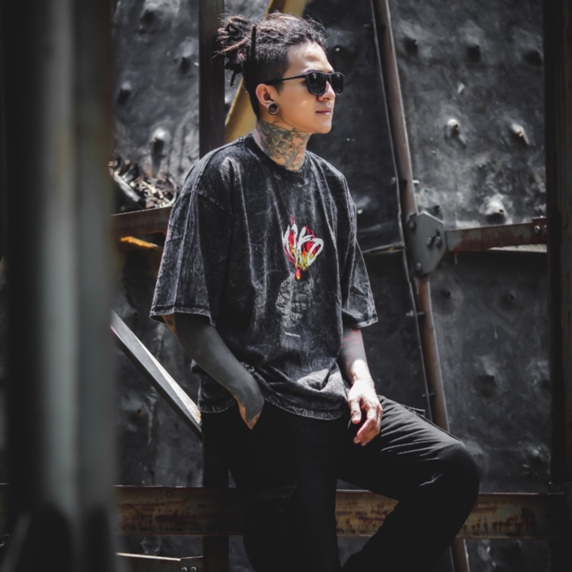 Oversized T Shirt Kaos Oversize Pria Wanita Unisex Distro Original Streetwear Cotton Combed 20s Sablon Plastisol Rubber Ink Dewasa Keren Murah Berkualitas Premium Cowok Cewek VARIAN WARNA HITAM DESIGN ANIME MRKO OVRSZ012