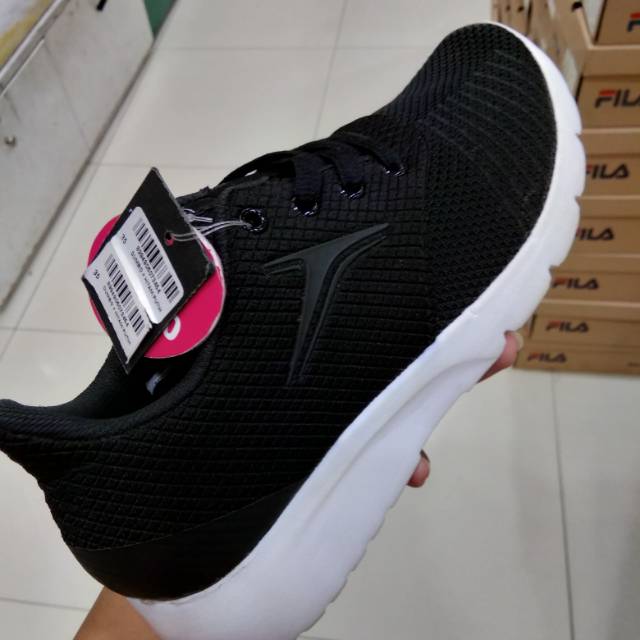 Sepatu sekolah Tomkins