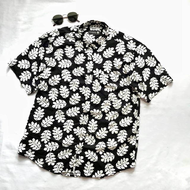 Kemeja Hawai Gemmutlich Black White Palm A83