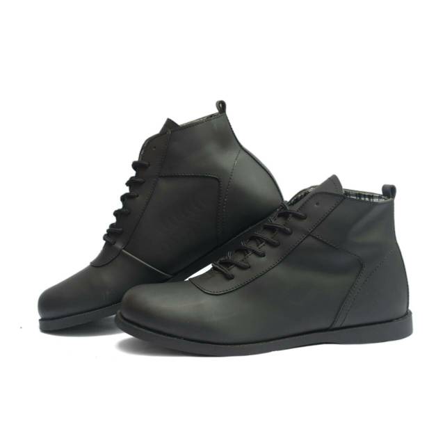 [Magneto] Sepatu Boots Pria kerja casual Murah