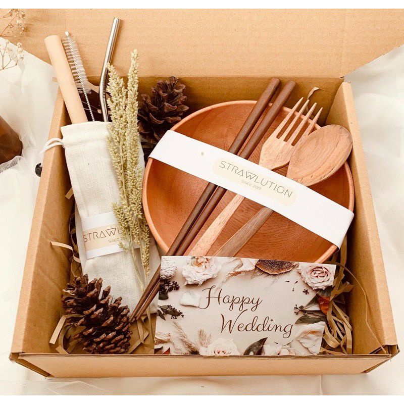 

1 set Hampers Wedding/Birthday/Graduation Wooden Edition