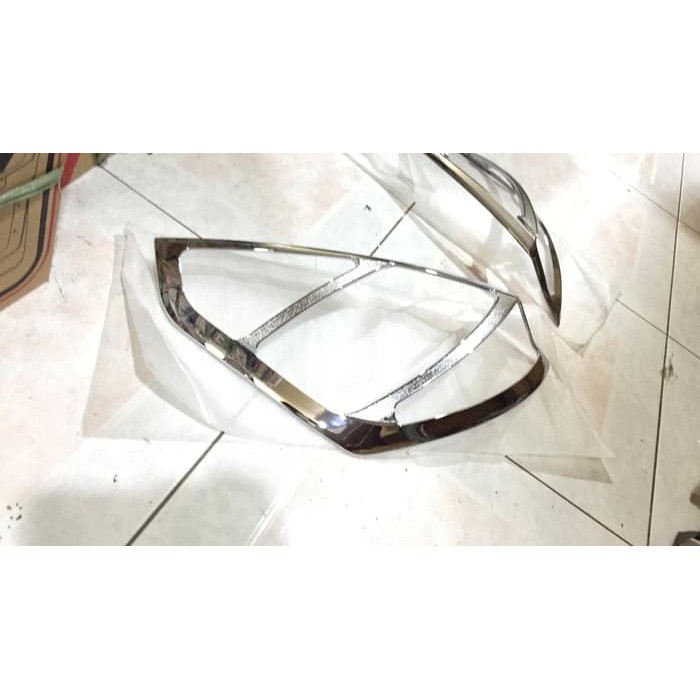 Garnish / List lampu Belakang Stop Lamp Ford Fiesta