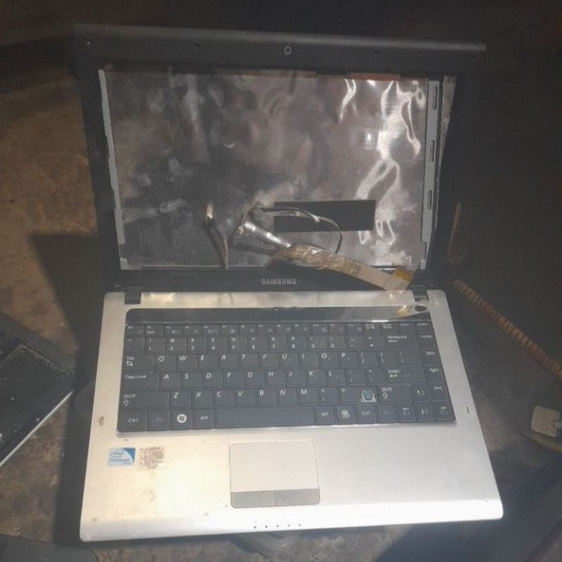 casing samsung rv408 lumayan mulus