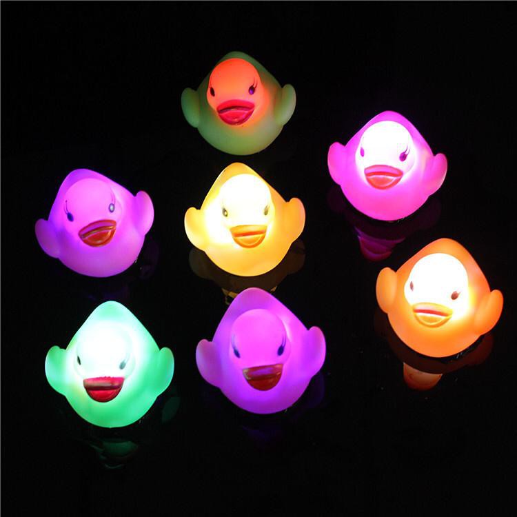 Bebek mainan mandi LED murah 1pack isi 4pcs (warna berbeda)