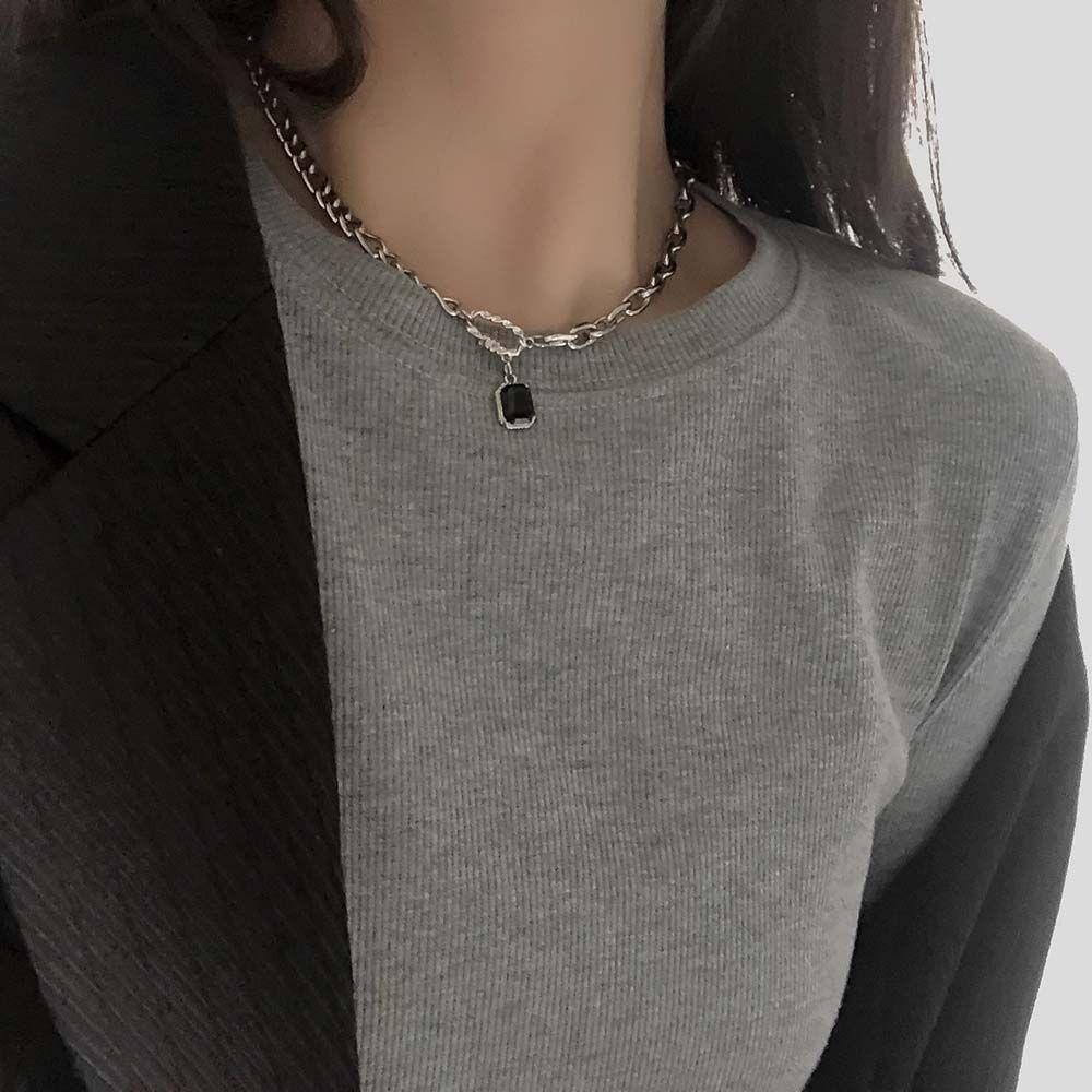 Mxbeauty Kalung Wanita Kreatif Sederhana Hadiah Teman Rantai Tidak Teratur Hitam Square Liontin Baja Titanium Hip Hop Gaya Korea Necklace