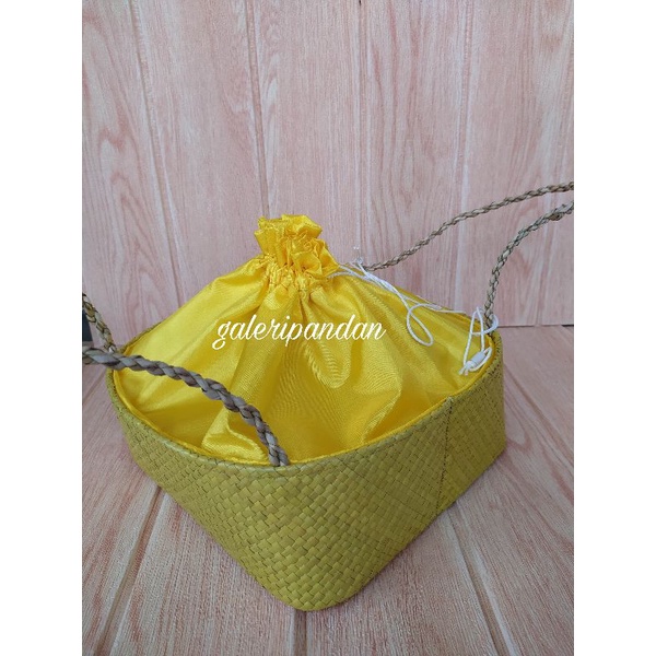 

Keranjang Hampers Tutup Serut Size L // Kotak Kue Anyaman Pandan