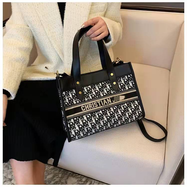 066 Fashion  Handbag Tas Selempang Wanita Import (1 KG MUAT 2)tas SHOULDER BAG Fashion Elegant wanita import terbaru 1kg bisa 2 tas import