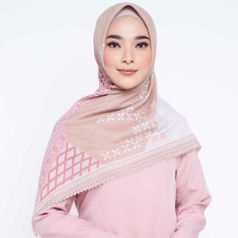ZM Zaskia Mecca Toraja Peach Hijab Motif Segiempat