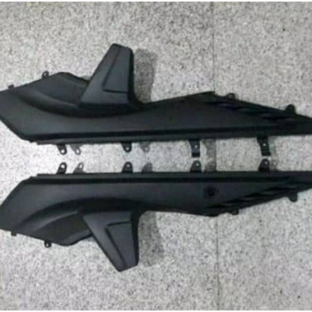 Sambungan body belakang vario 110 karbu