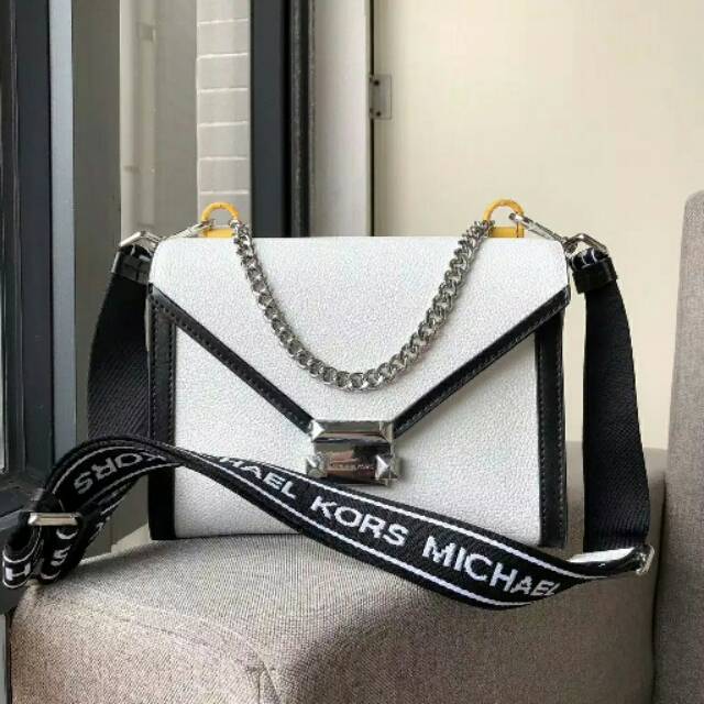 Seri Bahu Mk Whitney versi Korea