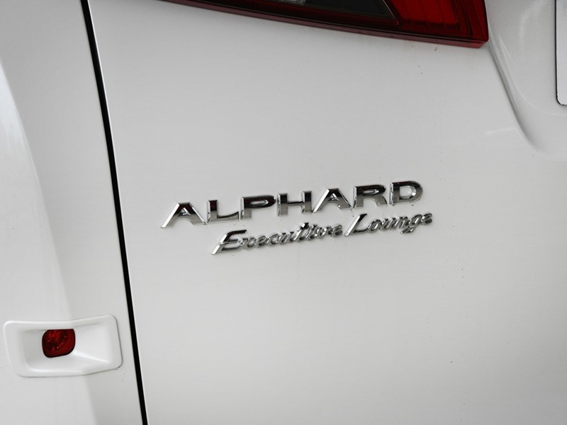 Stiker Emblem Logo Toyota Alphard Vellfire Executive V6 Untuk Bagasi Belakang Mobil