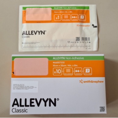 Allevyn Non Adhesive 10x20 Allevin Nonadhesive 10cm x 20cm 10cmx20cm / Luka Basah / Diabetes