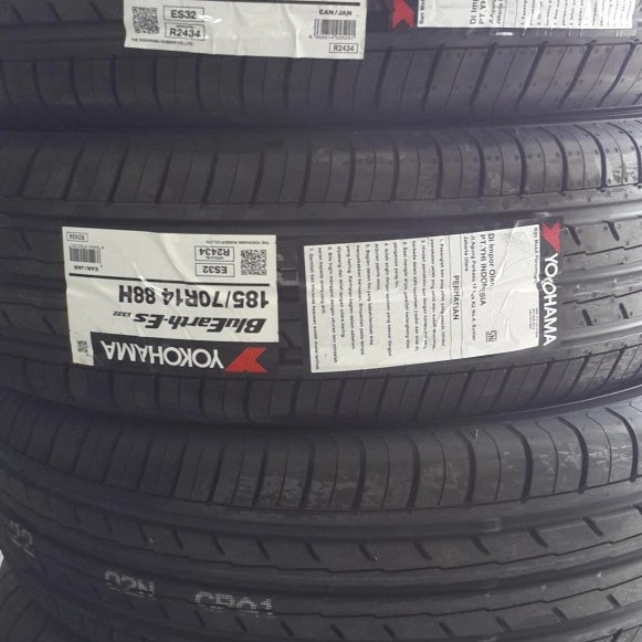 Hankook 185 65 r15 88h. Yokohama 185/60r14 82h BLUEARTH-es es32 TL. Yokohama es32 185/60 r14. 185/60/14 Yokohama es-32 h*. Yokohama BLUEARTH-es es32 185/60 r14 82h летняя.