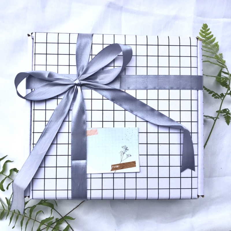 

BOX UKURAN 22X22X8/ KOTAK KADO/ BOX HAMPERS/ GIFT BOX