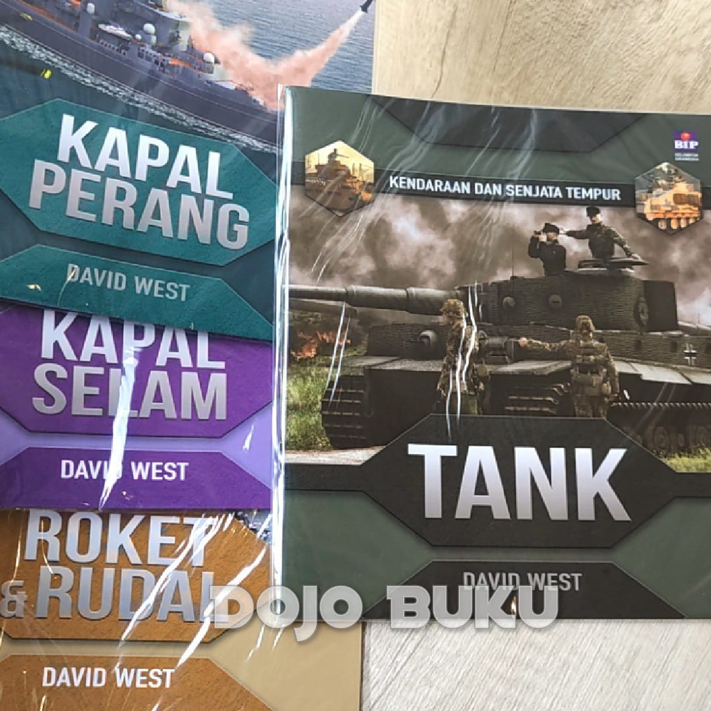 Seri Kendaraan Dan Senjata Tempur by David West