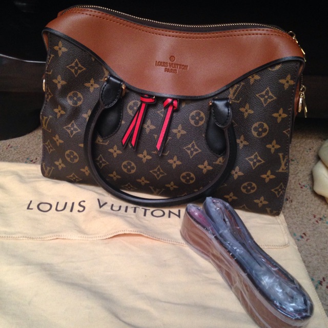 Jual tas LV ada tali panjangnya juga