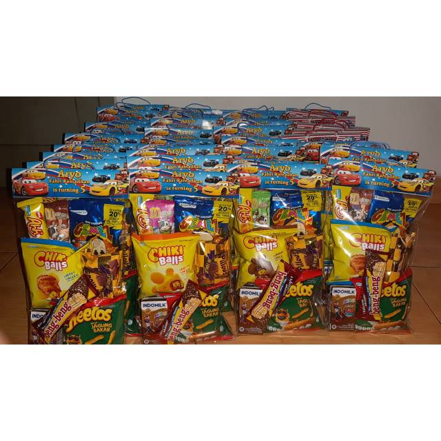 

Paket Ulang Tahun dengan Label Nama