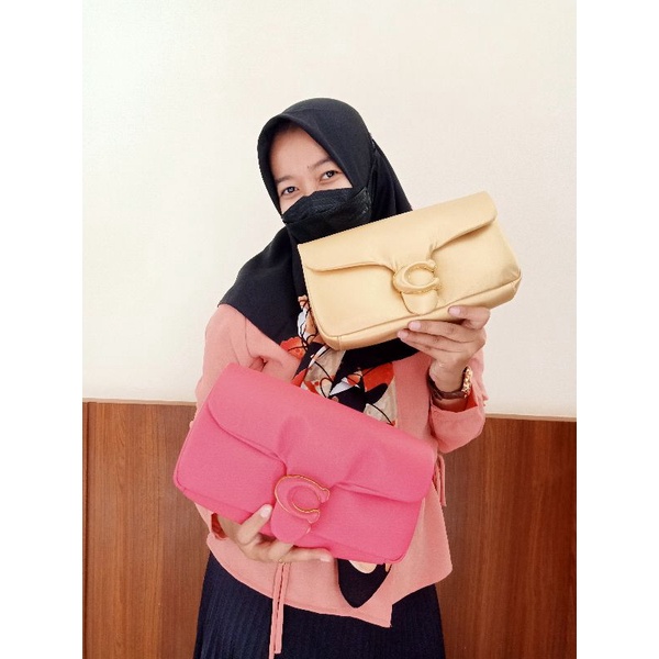 Tas Wanita Coach Pillow