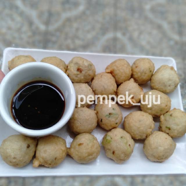 

Pempek adaan yang suda siap santap.