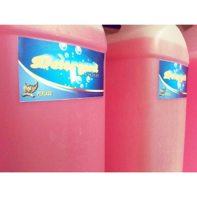 Detergen laundry cair