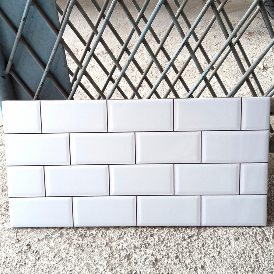 KERAMIK DINDING 25x50 GLOSSY MOTIF BEVEL BATA PUTIH INTERLAKEN-UNO-KERAMIK BEVEL 25X50