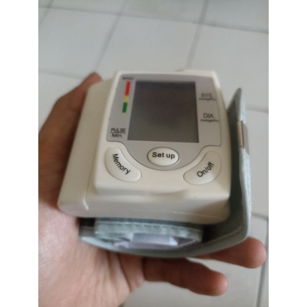 Alat cek tekanan darah Tensimeter sphygmomanometer tensi digital gelang pengukur tekanan taffware