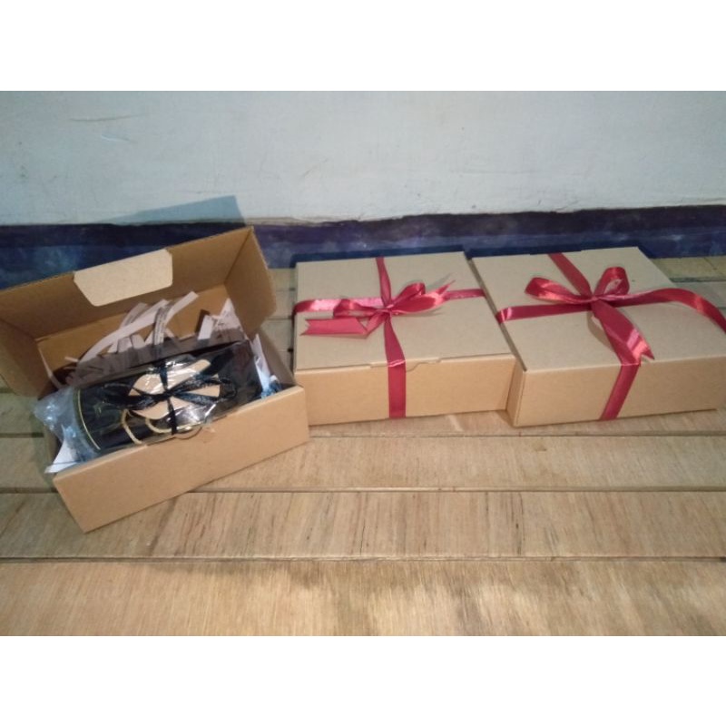 

SET HADIAH/ HAMPERS/HADIAH WISUDA/BOX KADO