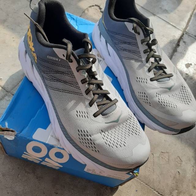 Preloved sepatu Olahraga Lari ORI HOKA ONE ONE Clifton6 size 44 2/3 Abu list putih