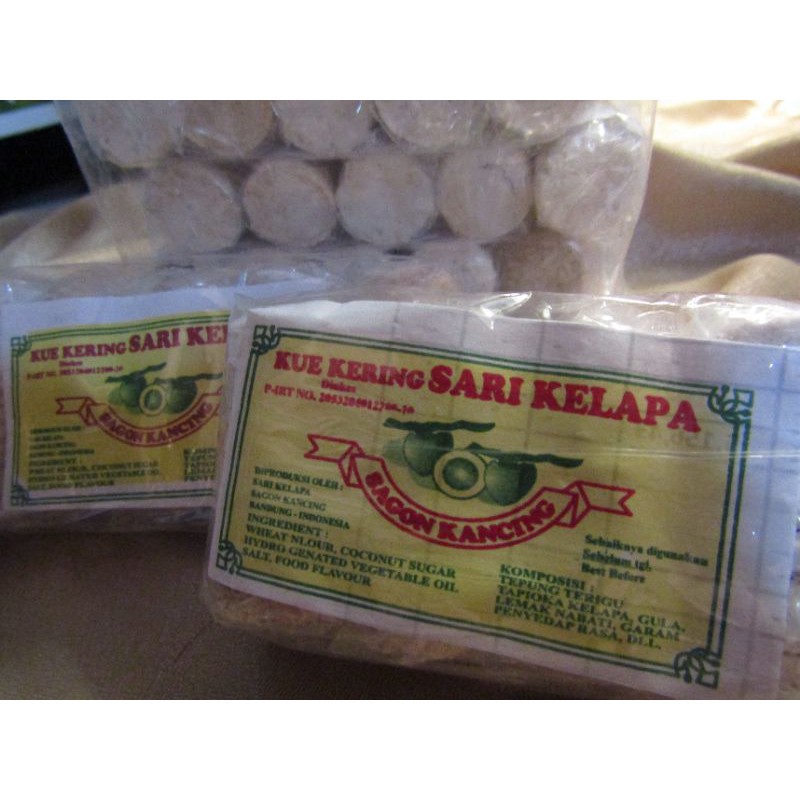 

SAGON KELAPA kancing (5 pak kecil) jajanan jadul / khas bandung / HARGA PER 5 PAK, 1 PAK ISI 5 BUNGKUS KECIL