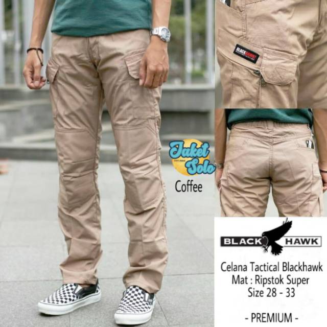 Celana taktikal
