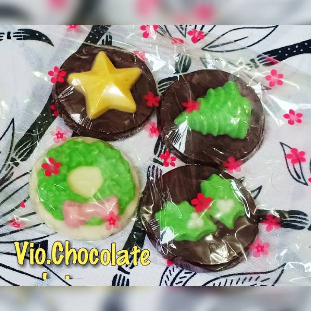 

Coklat praline natal isi 4/coklat enak/coklat karakter/coklat hias/coklat sekat/coklat box/coklat