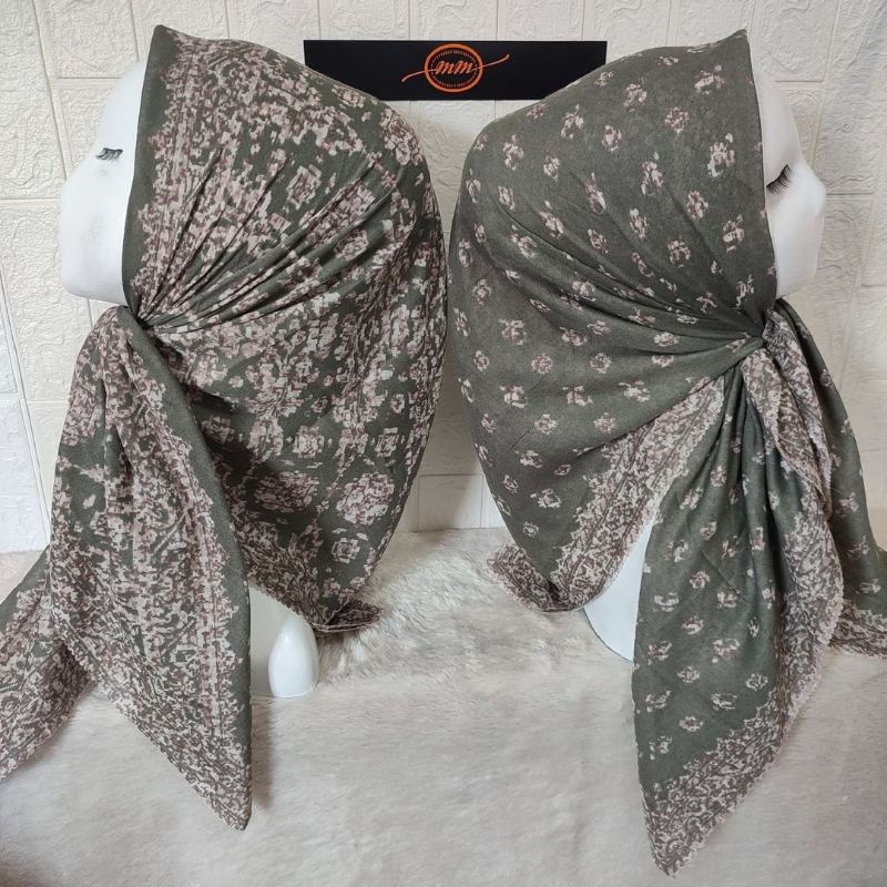Hijab/Kerudung segi empat voal motif bunga warna hijau