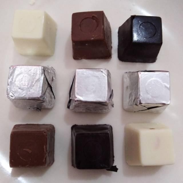 

Coklat kubus 2 kg.. Isi +- 260 pcs