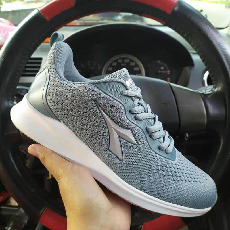 diadora tristan (size 37)