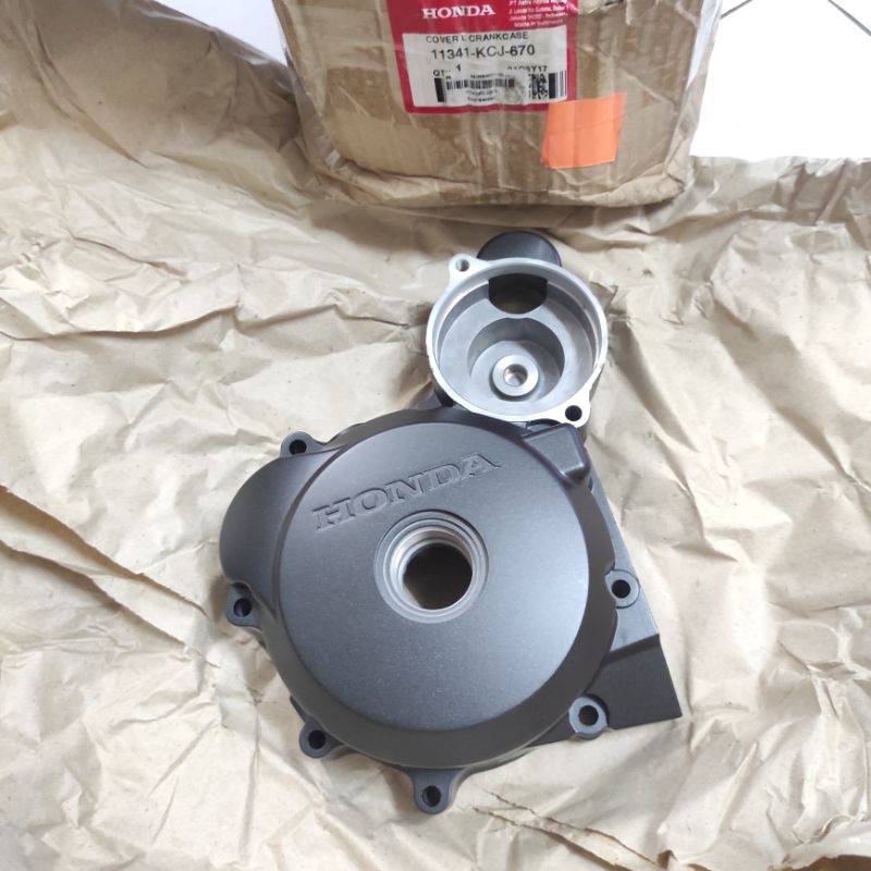 11341KCJ670 Bak Sebelah kiri(Bak Magnet) Tiger Revo/ Cover L Crankcase